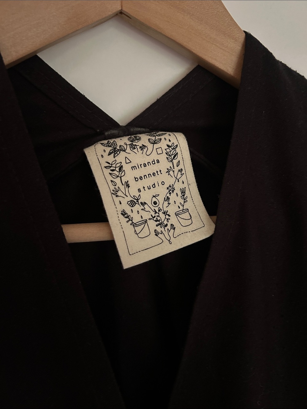 Miranda Bennett Black Raw Silk V-Neck Women's Top - Picture 2 of 5